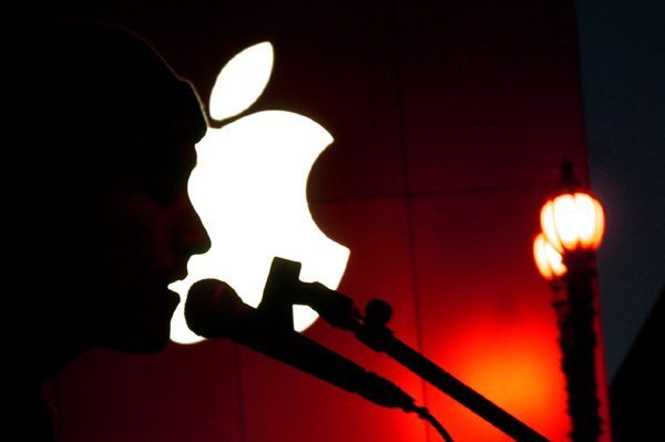 A local band member performing outside the Apple store in downtown San Francisco.